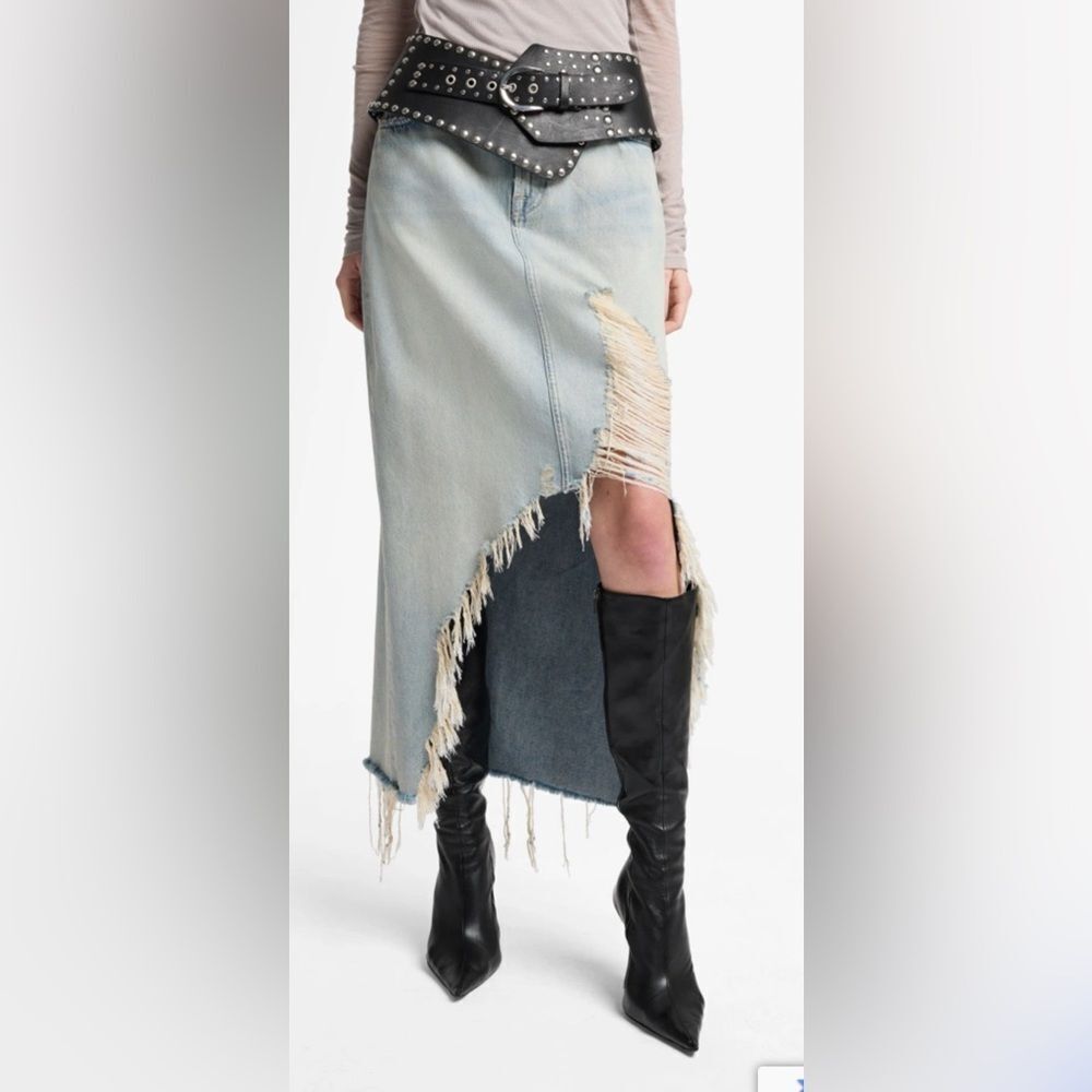 7 For All Mankind Denim Midi Skirt in Peaches Distressed Light Wash Size 27 NWT